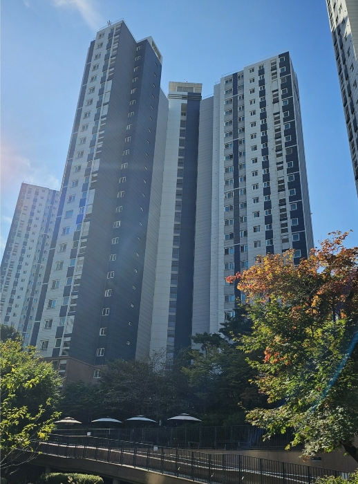 동 전경