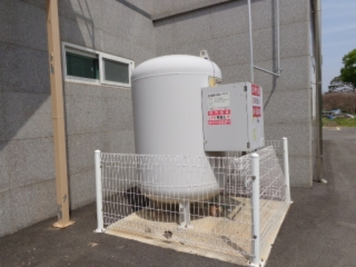 [목록 1] 동쪽 지상에 있는 가스 저장고의 모습