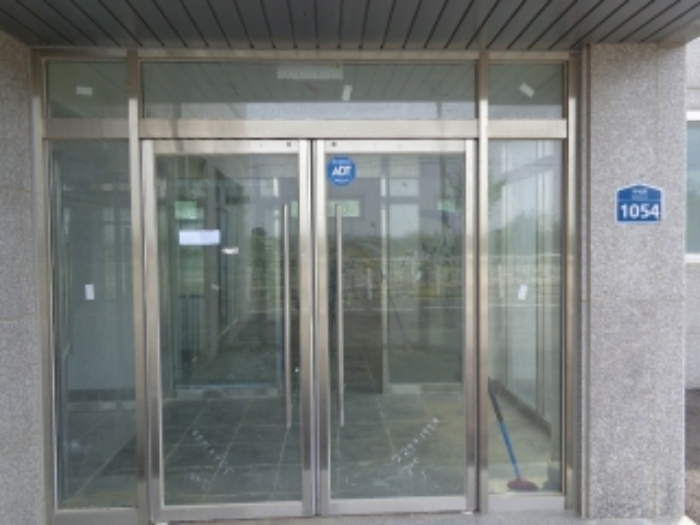 [목록 2] 지상 1층 남동쪽에 있는 근린생활시설 출입구 모습