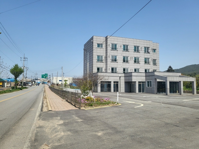 본건 전경 및 서측도로