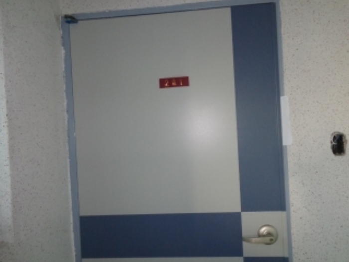[목록 2] 201호 현관 출입문 모습