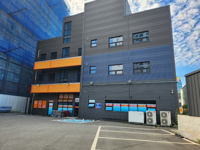 건물 북측(후면) 전경