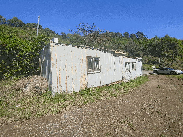 기호 3 토지상의 콘테이너 2개동