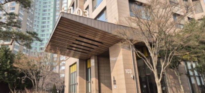 공동현관 출입문