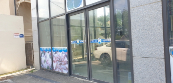 1층 공동출입문