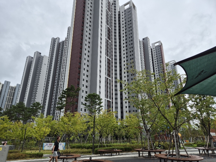 아파트 단지 전경 - 북서측에서 촬영