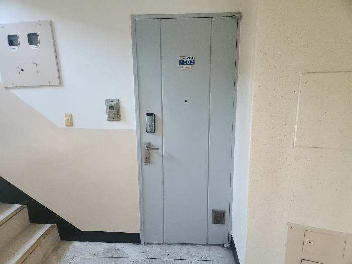 본건 현관 전경