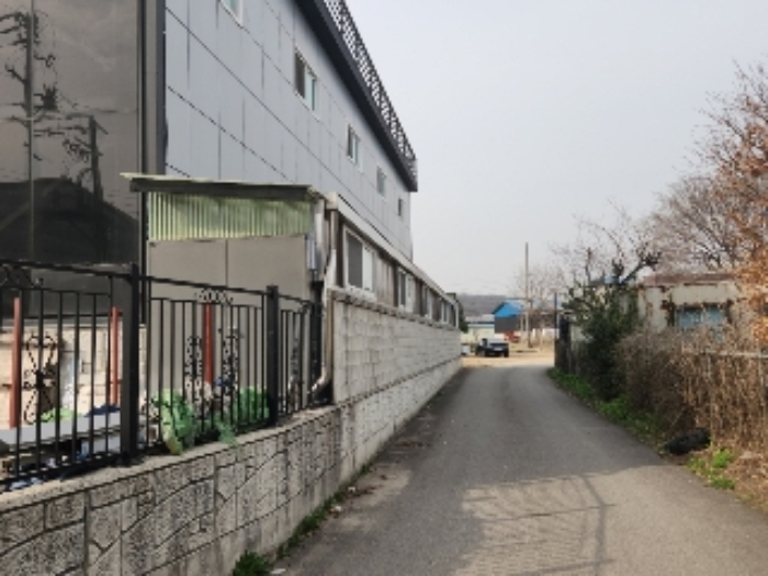 제시외 건물(목록 8. 공장건물 측면)
