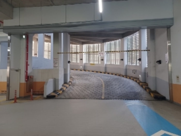 본건 고산동 한강듀클래스 A동 1층소재 나선형차량통로 현황사진