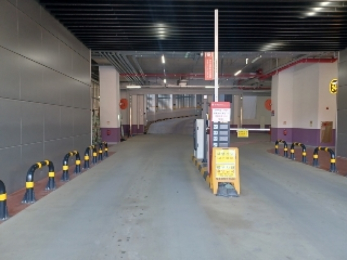 본건2번부동산 한강듀클래스B동 1층 나선형차량통로 앞쪽 현황사진