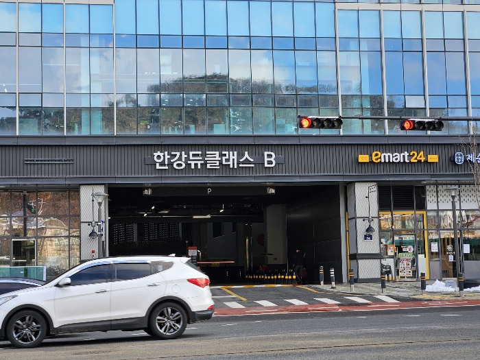 기호 2(출입구 전경)