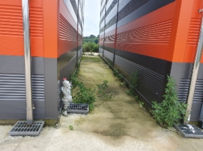 2동 건물과 타 건물 사이의 공간