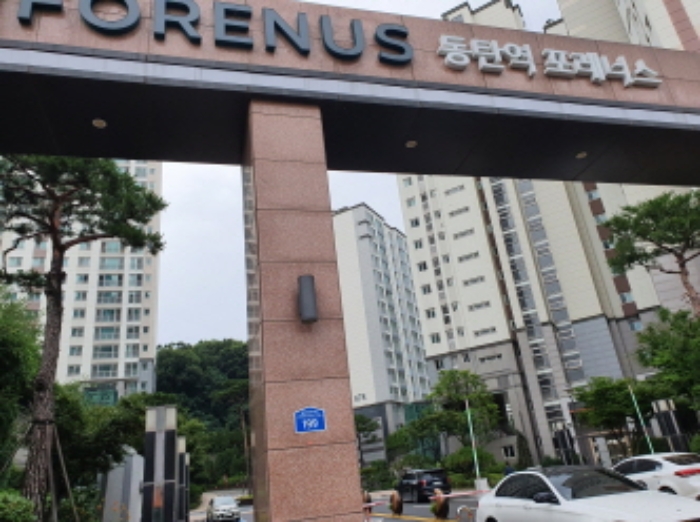 아파트 정문 전경