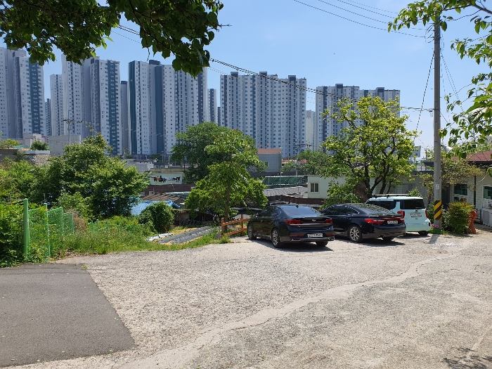 [본건토지(북동측 촬영)] : 일련번호 4