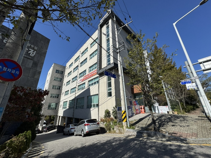 본건 전경(본건 남동측 인근에서 촬영)