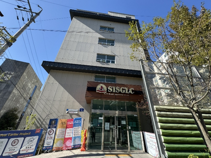 본건 (동측 인접도로에서의)주출입구