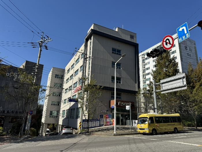 본건 전경(본건 남동측 인근에서 촬영)