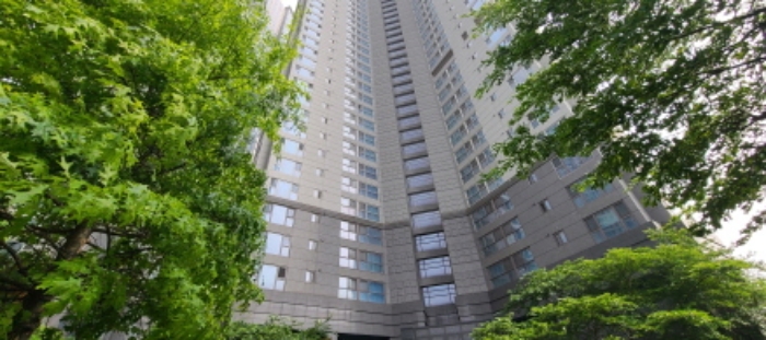 1동 건물의 전경