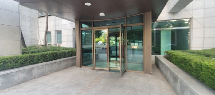 공동현관 출입문