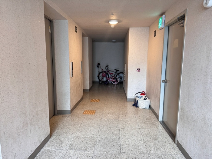 22층 복도, 승강기