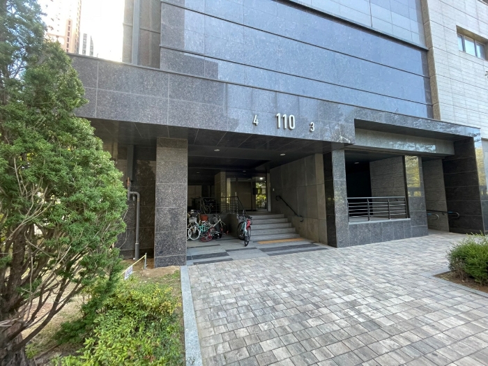 1층 공동 현관문