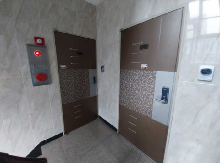 301호~302호 입구 