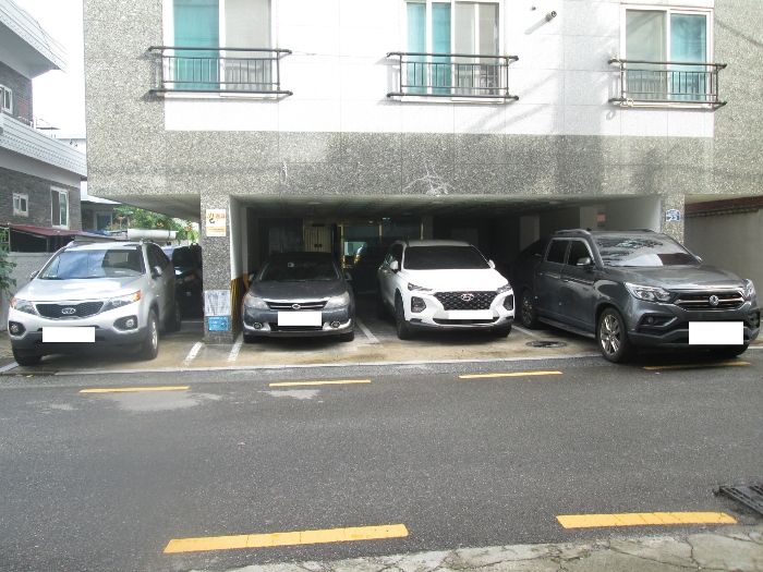 1층 지상 주차장