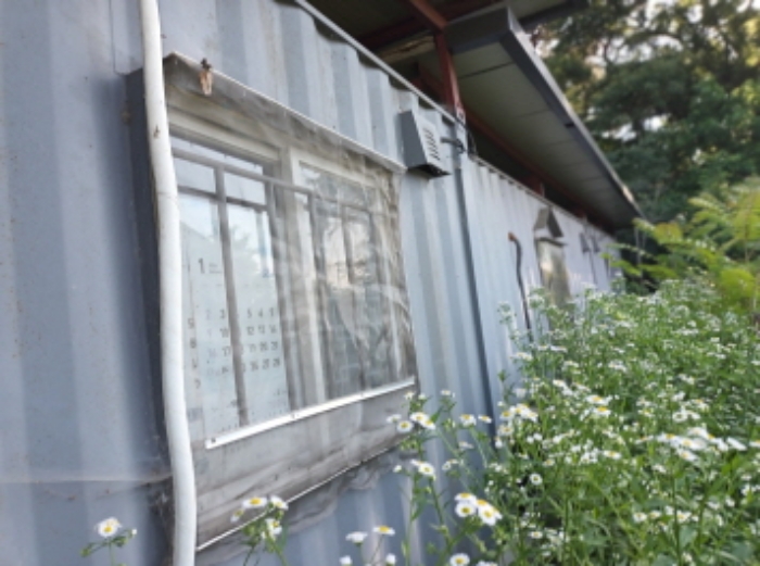 본건 서쪽에 소재한 제시외 컨테이너 모습2