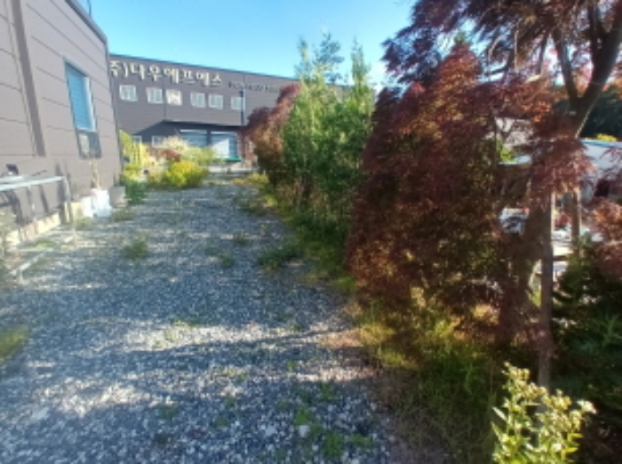 공장 주변 정원수 모습1