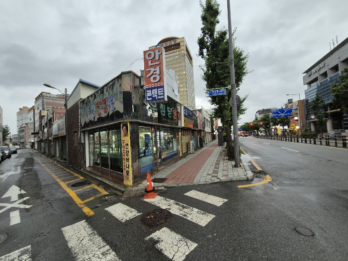 본건 북동측 인접도로 및 주위환경