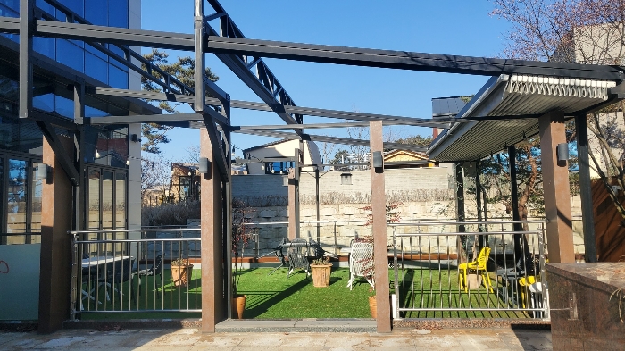 본건 기호 2 소재 어닝