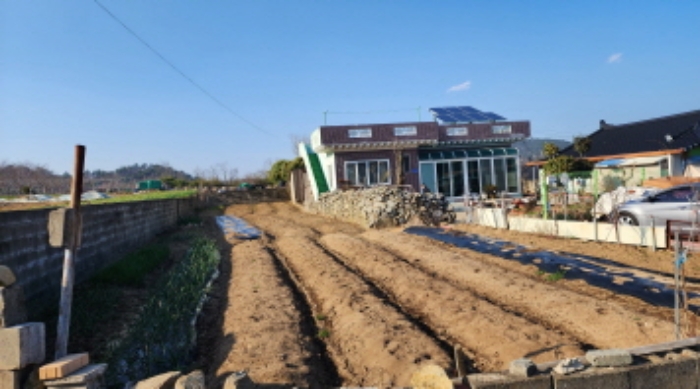 제시외 벽돌조 콘크리트지붕 주택 1동, 벽돌조양철기와지붕 주택 1동(울산 울주군 서생면 서생3길 10).