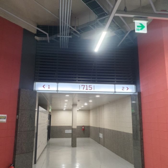 715동 1-2라인 지하 출입구
