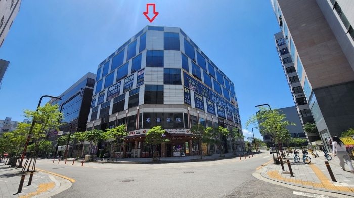 본건 건물 전경(북측에서 촬영)