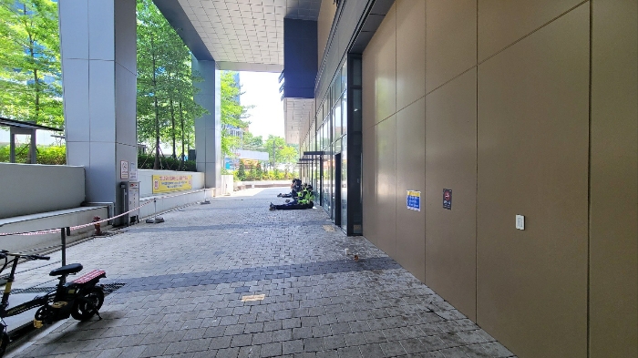 본건 동측 통로