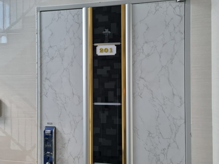 본건 라팰리스 107동 2층 201호 현관