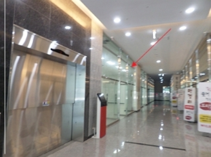 복도에서 주변 촬영