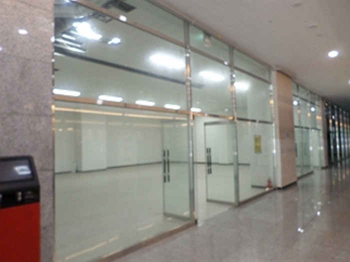 복도에서 근접 촬영