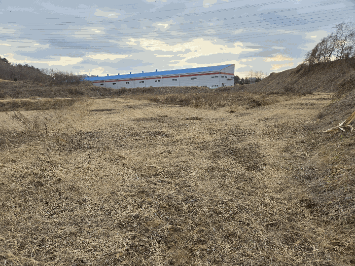 인접타지상 공장건물 우측아래에 본건기호5가 위치함.