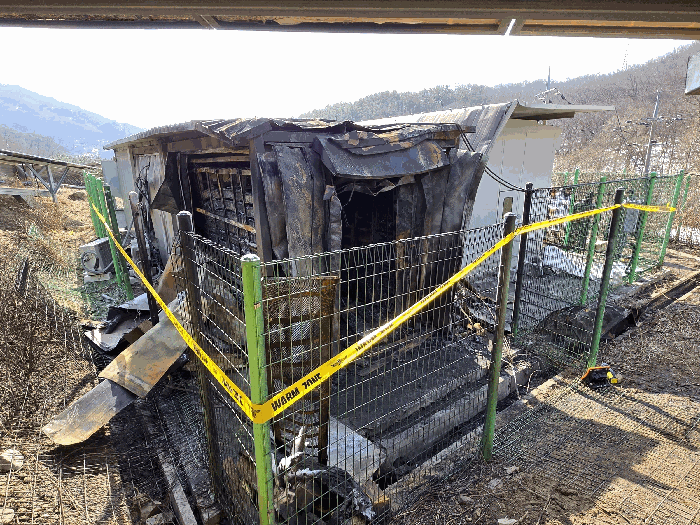제시외 건물 ㉠ 발전시설 중 화재로 소실된 ESS 부분 모습
