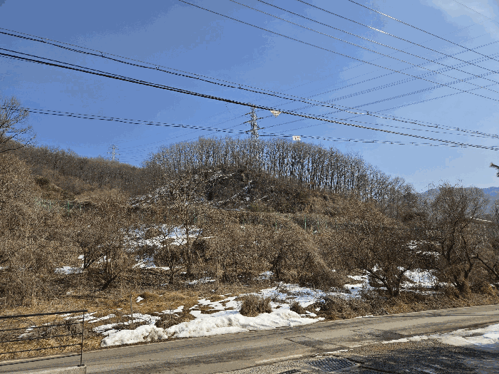 남서측 에서 본건들 측을 향해 촬영한 전경