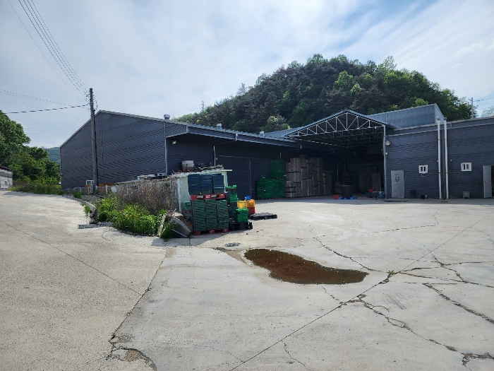 2-가) 및 제시외건물㉠ 동측 근경