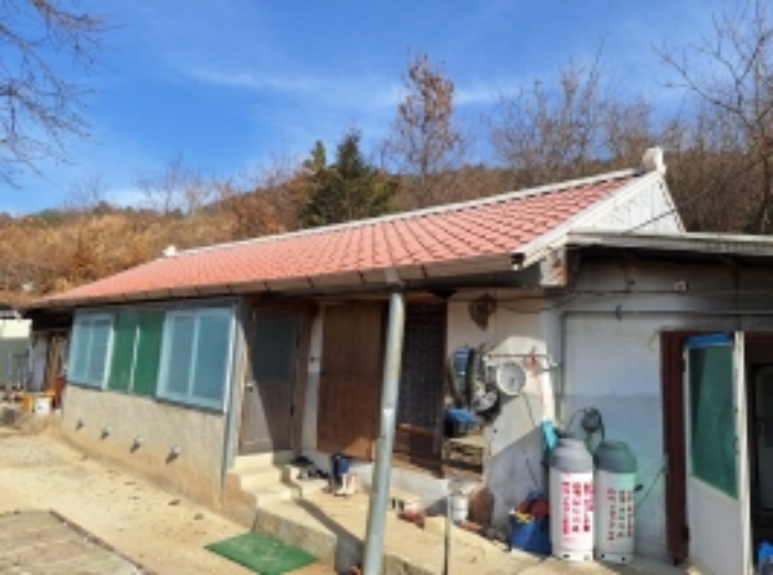 본건1, 지상에 제시외 주택