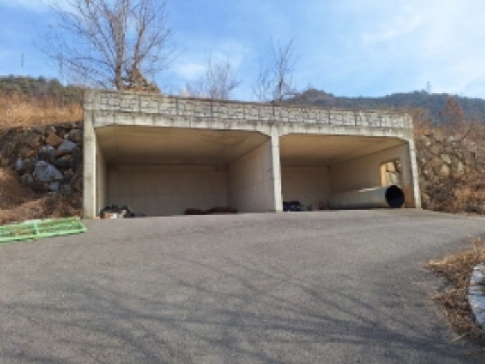 본건2, 제시외 건물- 시멘트콘크리트조 차고지