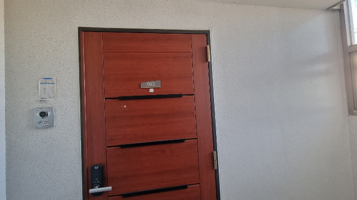 대상 구분건물 출입문 모습