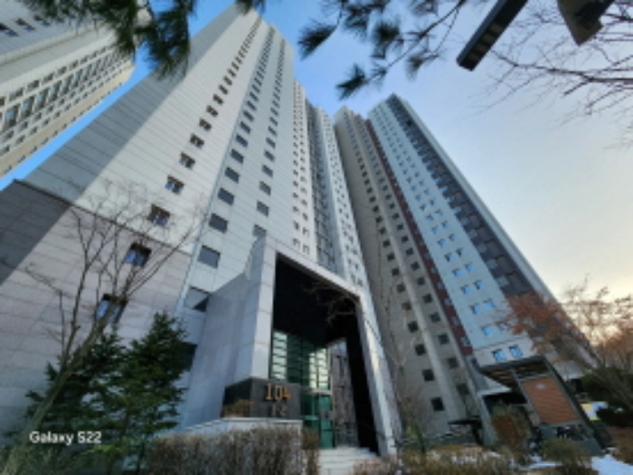 이건 부동산 외관 전경
(104동)