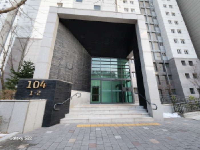 이건 부동산 세대공동출입구