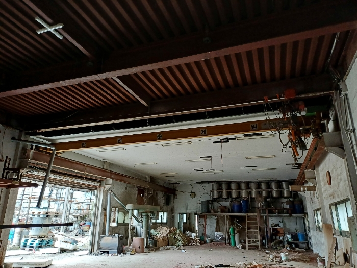 본건 건물(기호2) 1층 내부(호이스트)