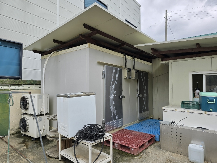 제시외건물(ㄷ: 저장고)