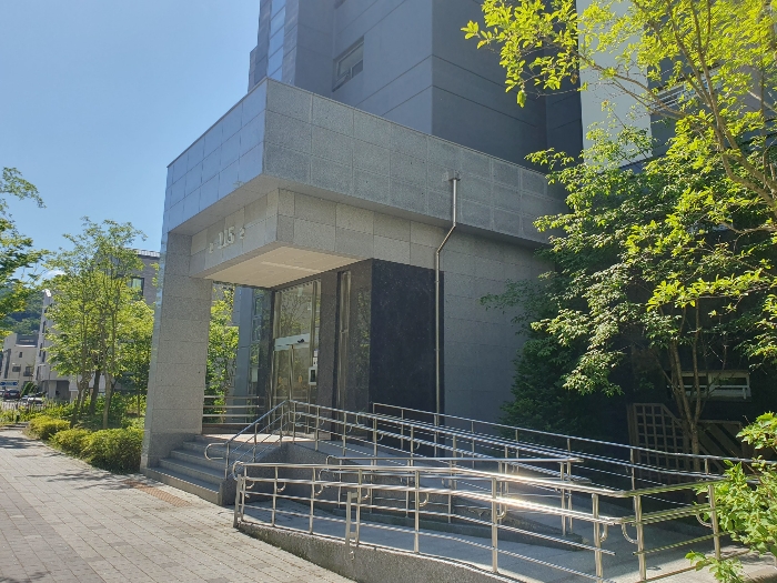 공동 출입문 전경